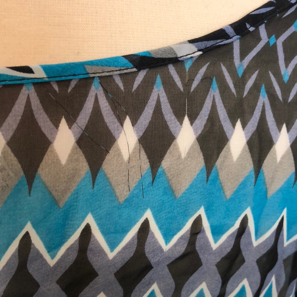 Sheer patterned top - Picture 5 of 5